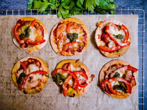 Kikærtepizza - Opskrift på den bedste kikærte socca pizza - glutenfri pizza