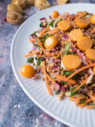 Hvedekernesalat med gulerødder og forårsløg - Opskrift på sund salat