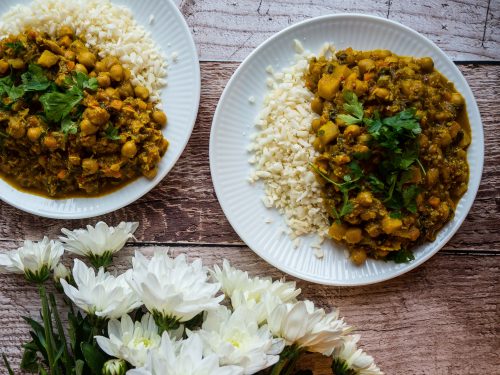 Indisk curry med kokosmælk - Opskrift på vegetarisk, indisk karrygryde